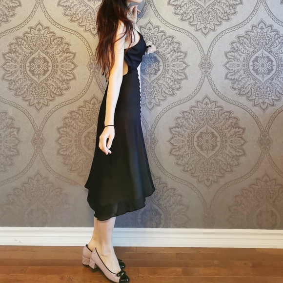 BCBG MaxAzria 100% silk dress with embellishment - Picture 4 of 8